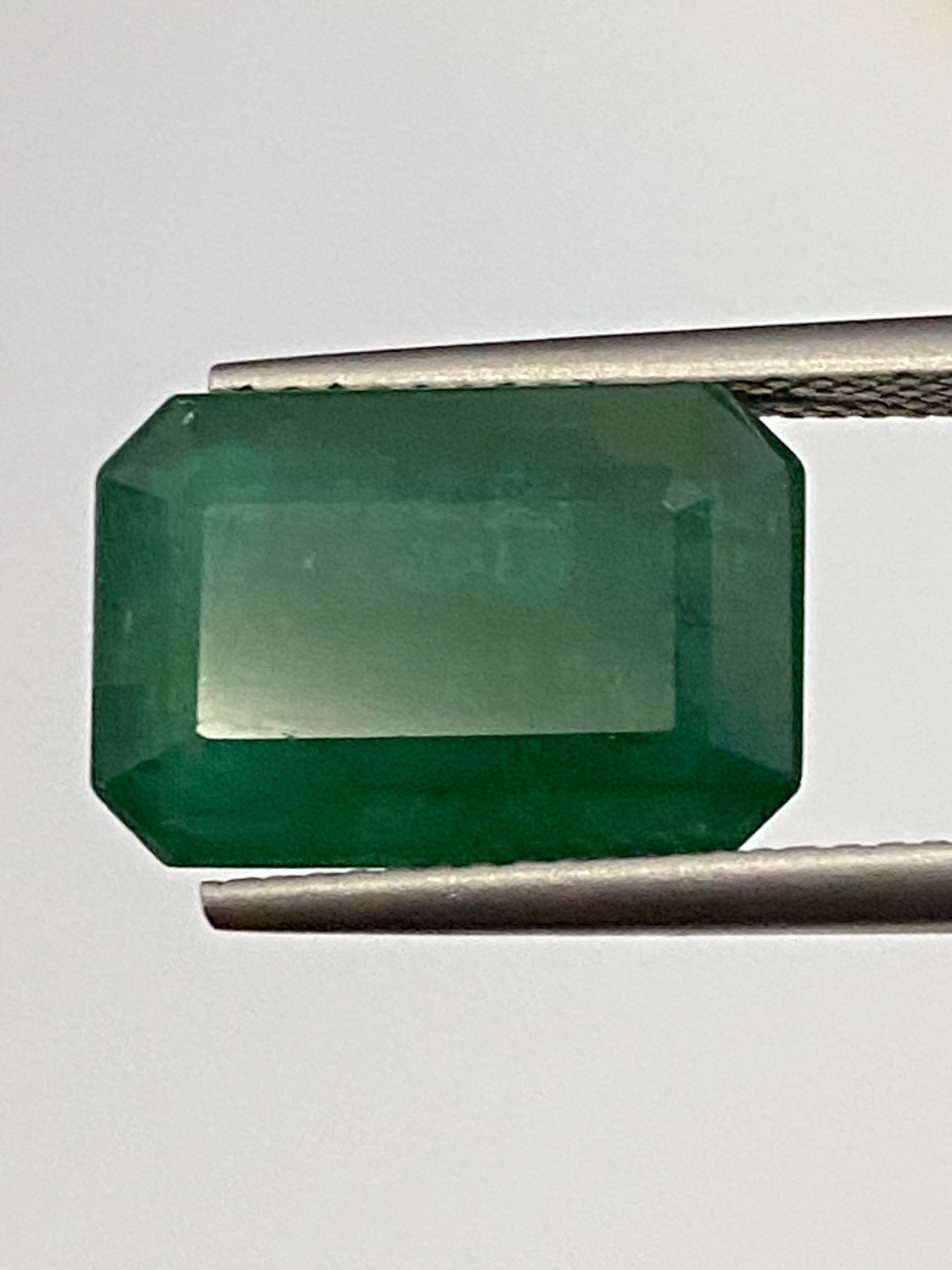 พลอย มรกต Natural Emerald แซมเบีย 9.53 กะรัต (Cts.) พลอยแท้ อัญมณีมงคลประจําวันเกิด เครื่องประดับพลอย