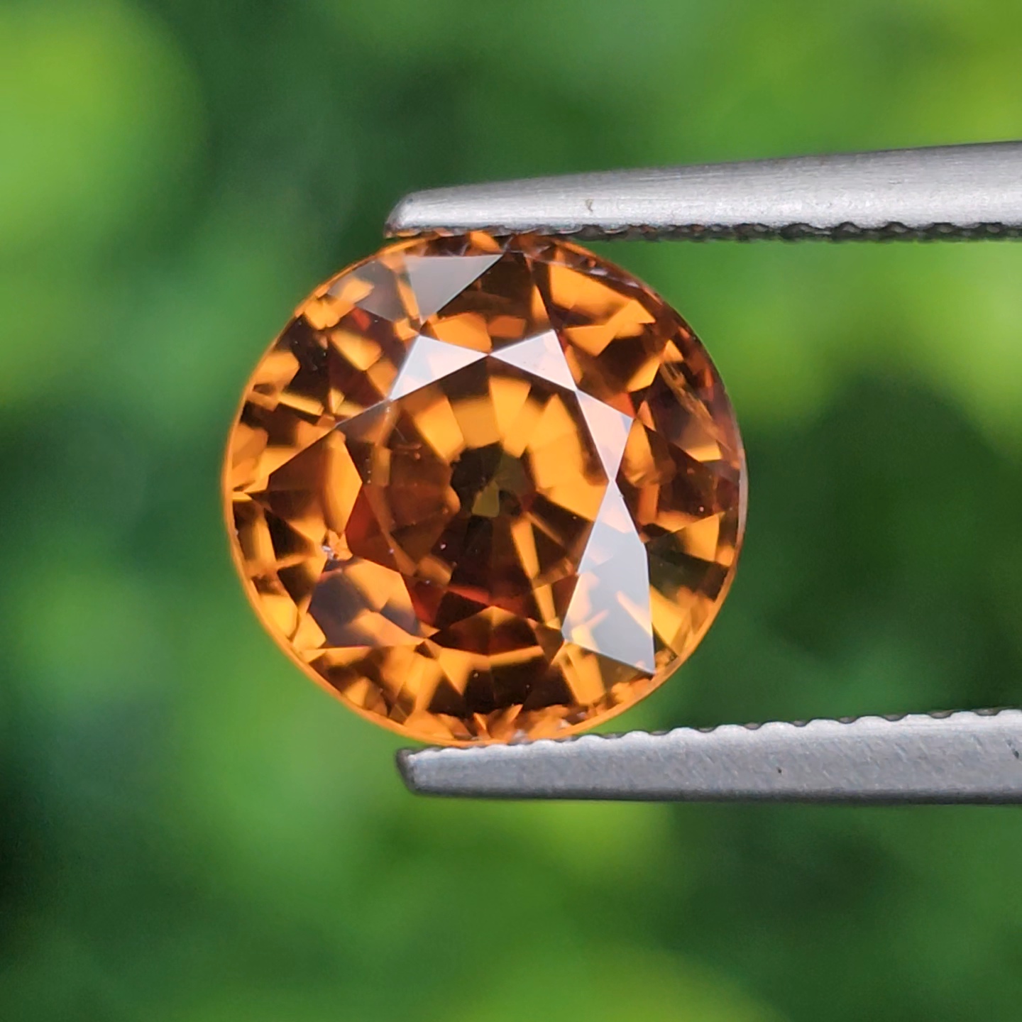 พลอย เพทาย (Zircon) 4.98 กะรัต (Cts.) พลอยแท้ อัญมณีมงคลประจําวันเกิด เครื่องประดับพลอย