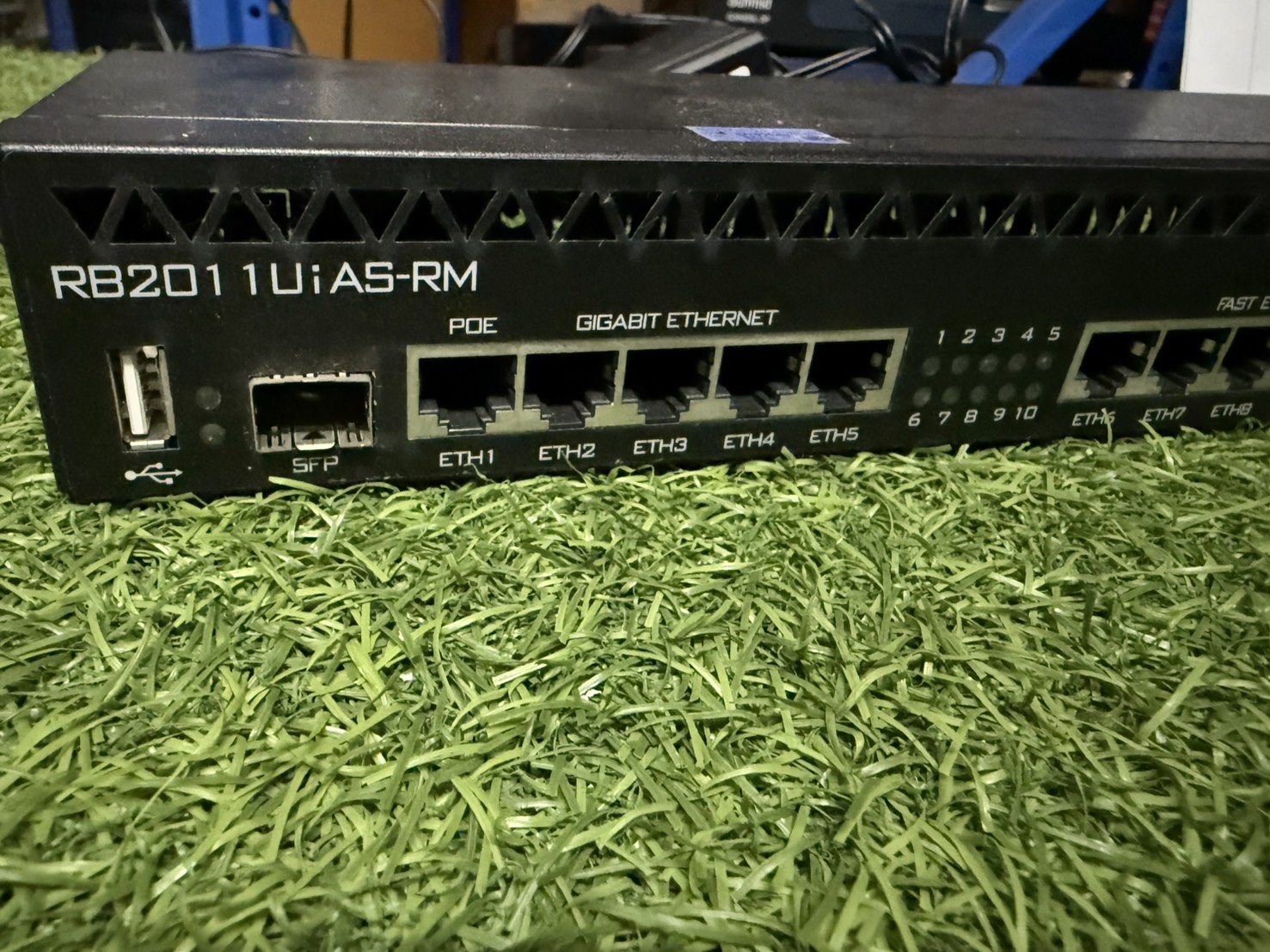 Router MikroTik RB2011UiAS-RM