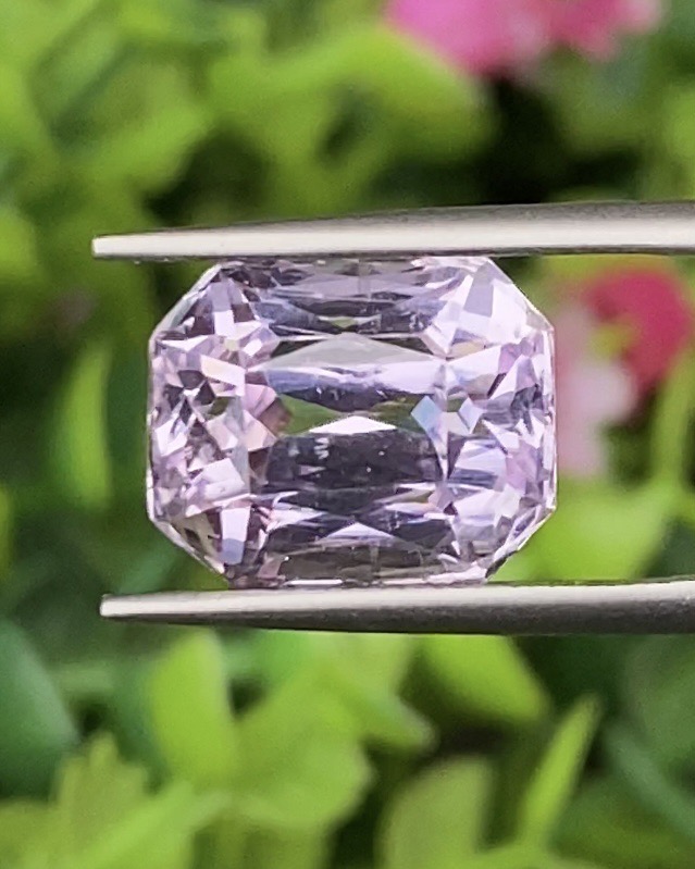 พลอย คุนไซท์ Kunzite 9.05 กะรัต (Cts.) พลอยแท้อัญมณีมงคล ประจําวันเกิด เครื่องประดับพลอย