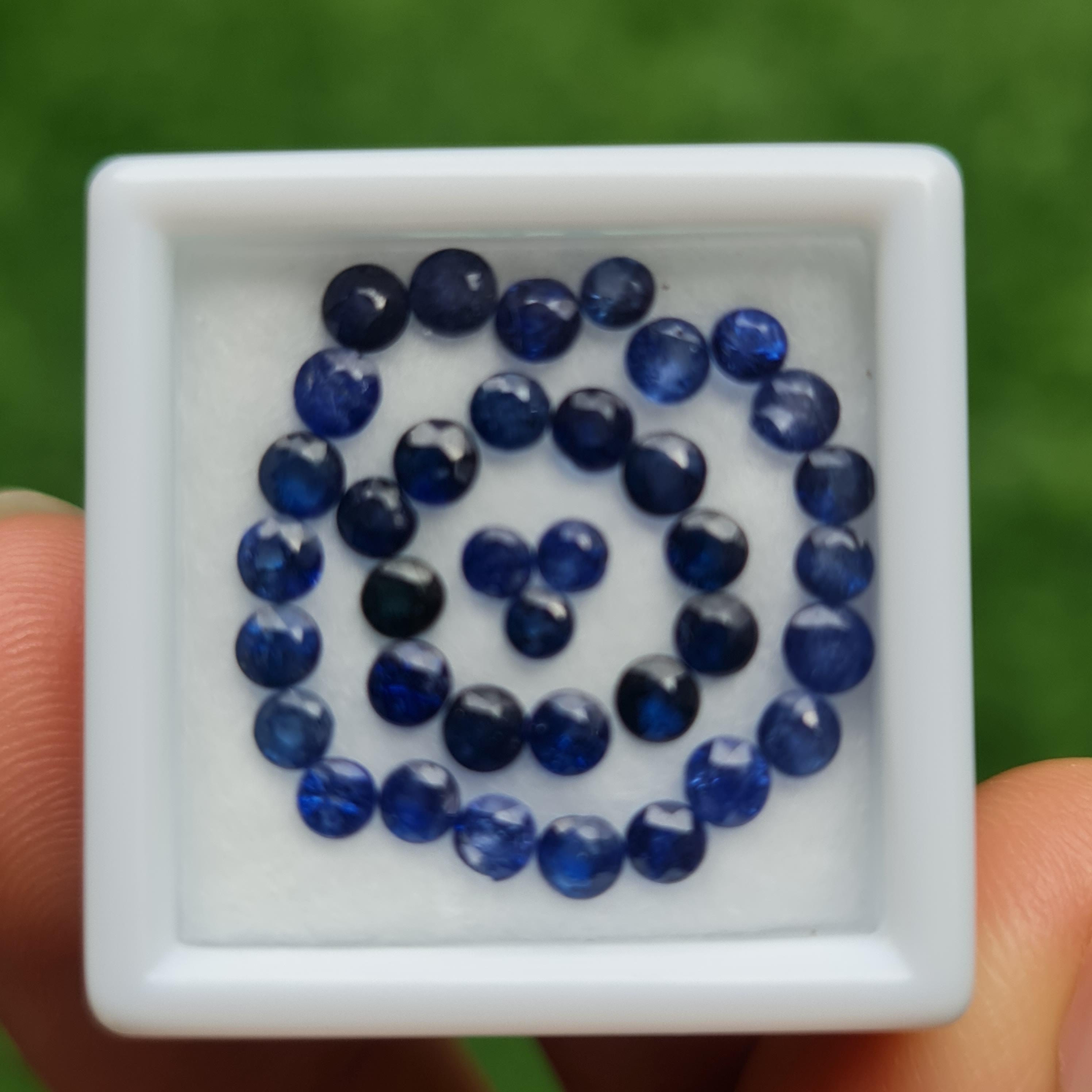 พลอย ไพลิน blue sapphire 5.92 กะรัต (Cts.) 55 เม็ด (pcs.) พลอยแท้ อัญมณีมงคลประจําวันเกิด เครื่องประดับพลอย