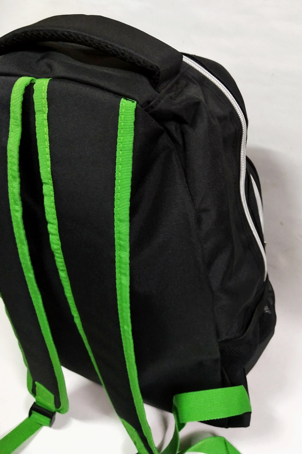 กระเป๋าเป้ ลายสตาร์ วอร์ ทรูปเปอร์ ลายพราง StarWars StormTrooper ลายพราง ขนาดประมาณ 16"*12" , ของแท้,ใหม่,มีป้ายสตาร์ วอร์