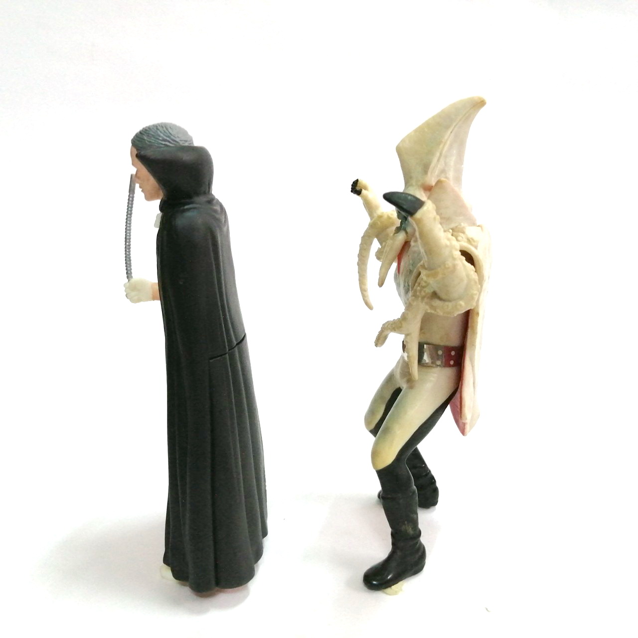 ของสะสม ดร.ชินิงามิ แห่ง องค์การช้อคเกอร์ และ อิกะเดวิล ร่างแปลงของ ดร.ชินิงามิ เป็นแคนดี้ทอยย์ ยางตัน อิกะเดวิล ไม่มีหัวเข็มขัด ขายเหมาตามสภาพ 2ตัวไม่แยก