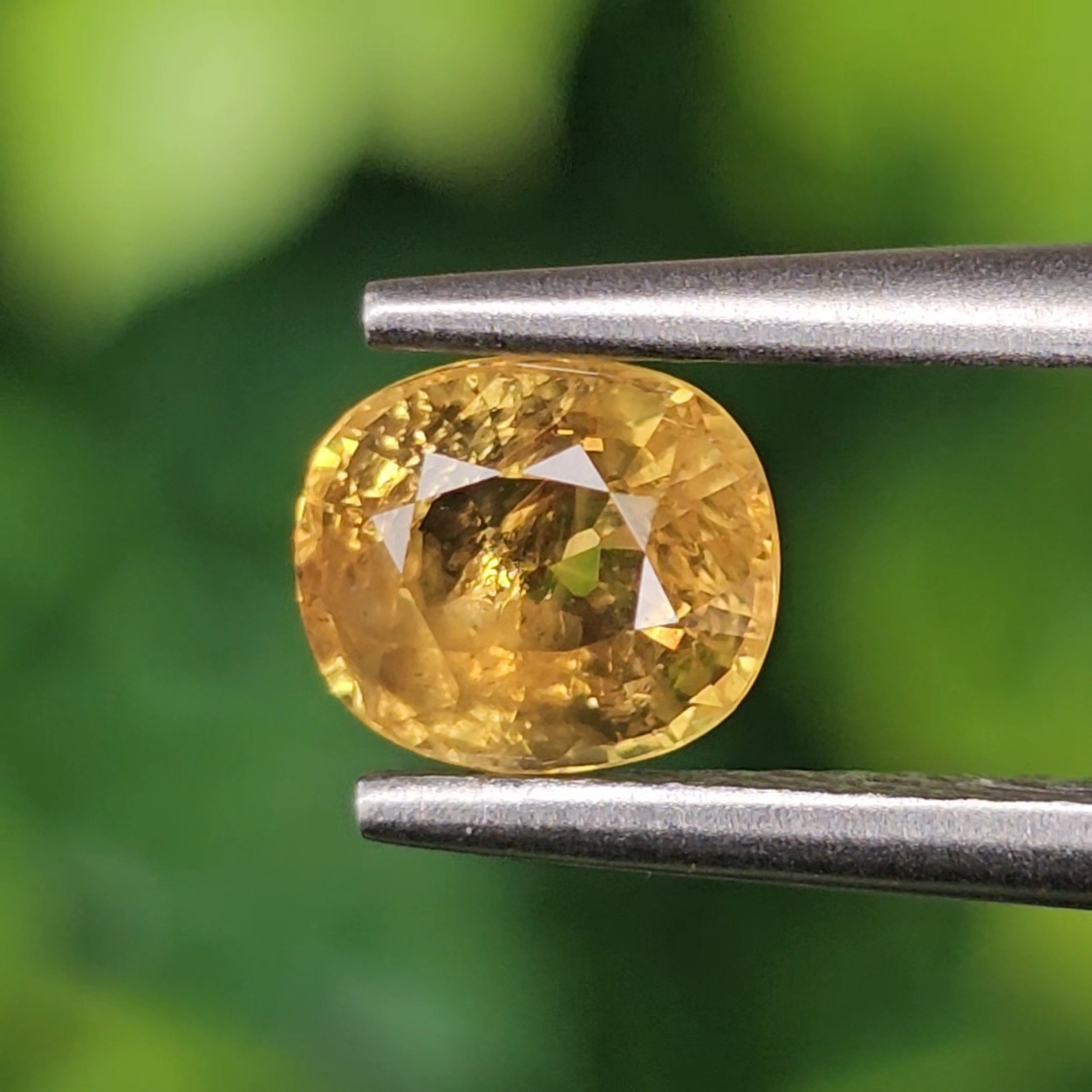 พลอย บุษราคัม yellow sapphire 0.86 กะรัต (Cts.) พลอยแท้ อัญมณีมงคลประจําวันเกิด เครื่องประดับพลอย