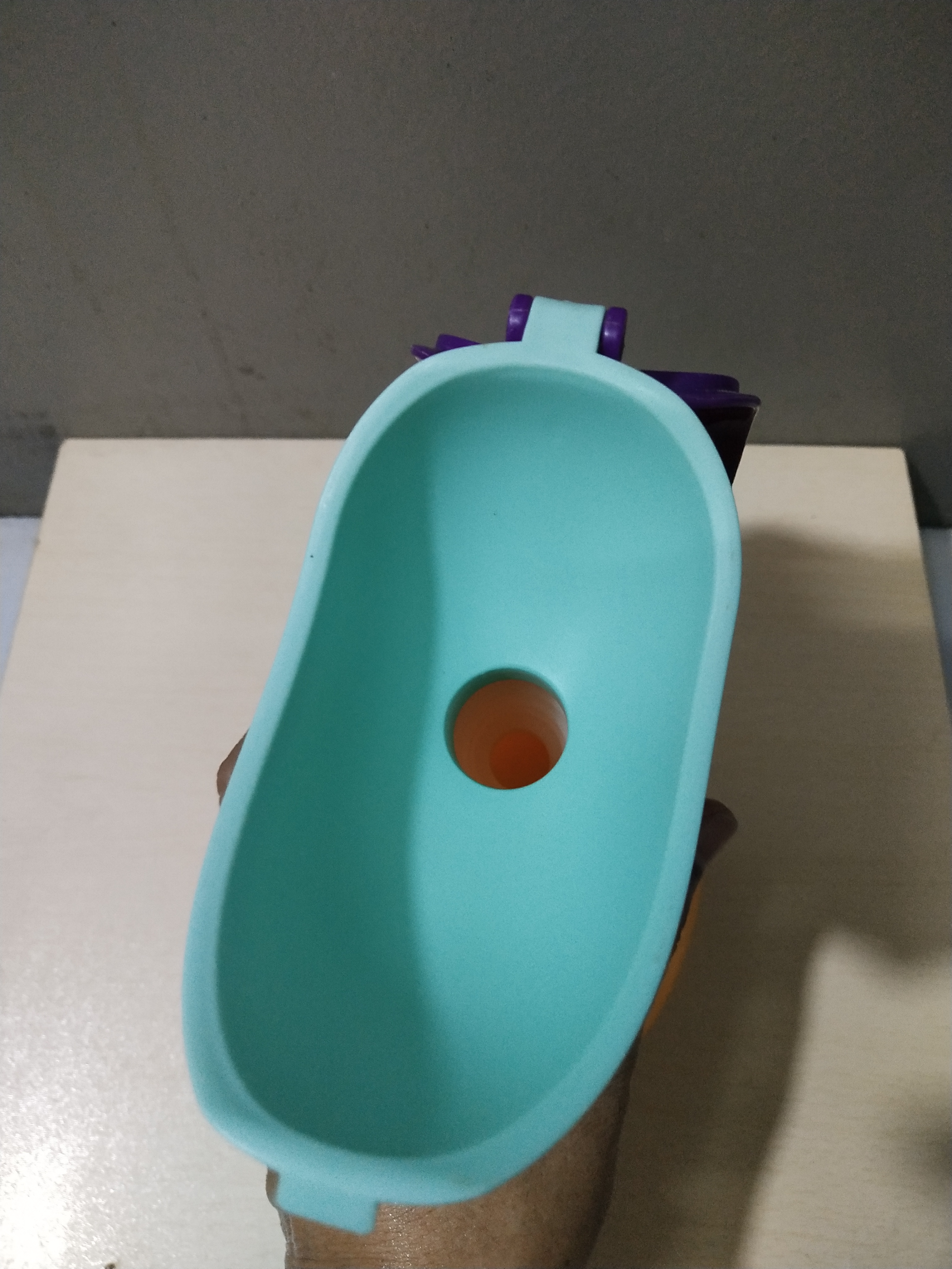 มีหลายภาพ เป็นของสะสม ยังไม่เคยใช้ ขวดสำหรับใส่ฉี่แบบพกพารูปเป็ด