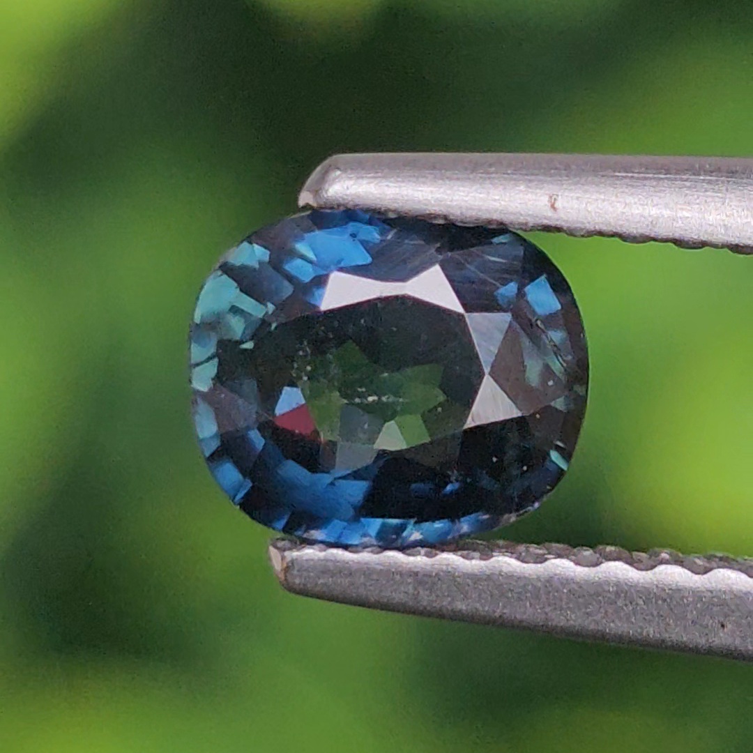 พลอย ไพลิน Blue Sapphire 1.00กะรัต (Cts.) ดิบ (Unheated ) พลอยแท้ อัญมณีมงคลประจําวันเกิด เครื่องประดับพลอย