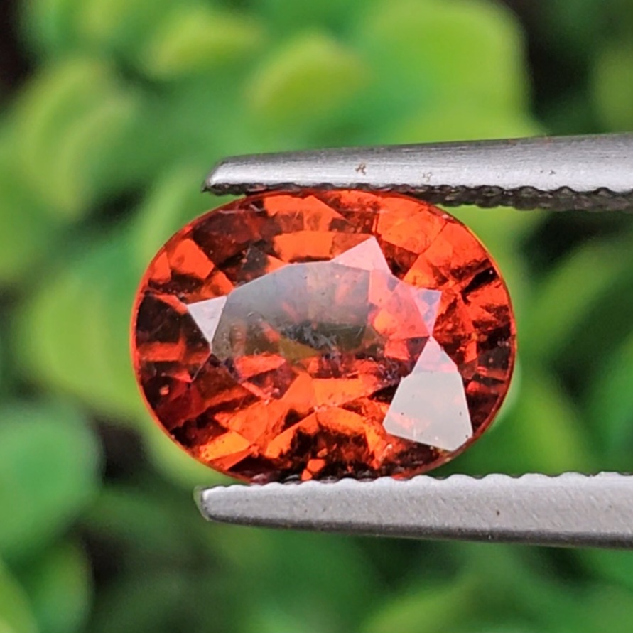 พลอย สเปสซาร์ไทต์ Spessartite Garnet 2.35 กะรัต Cts. พลอยแท้ อัญมณีมงคลประจําวันเกิด เครื่องประดับพลอย