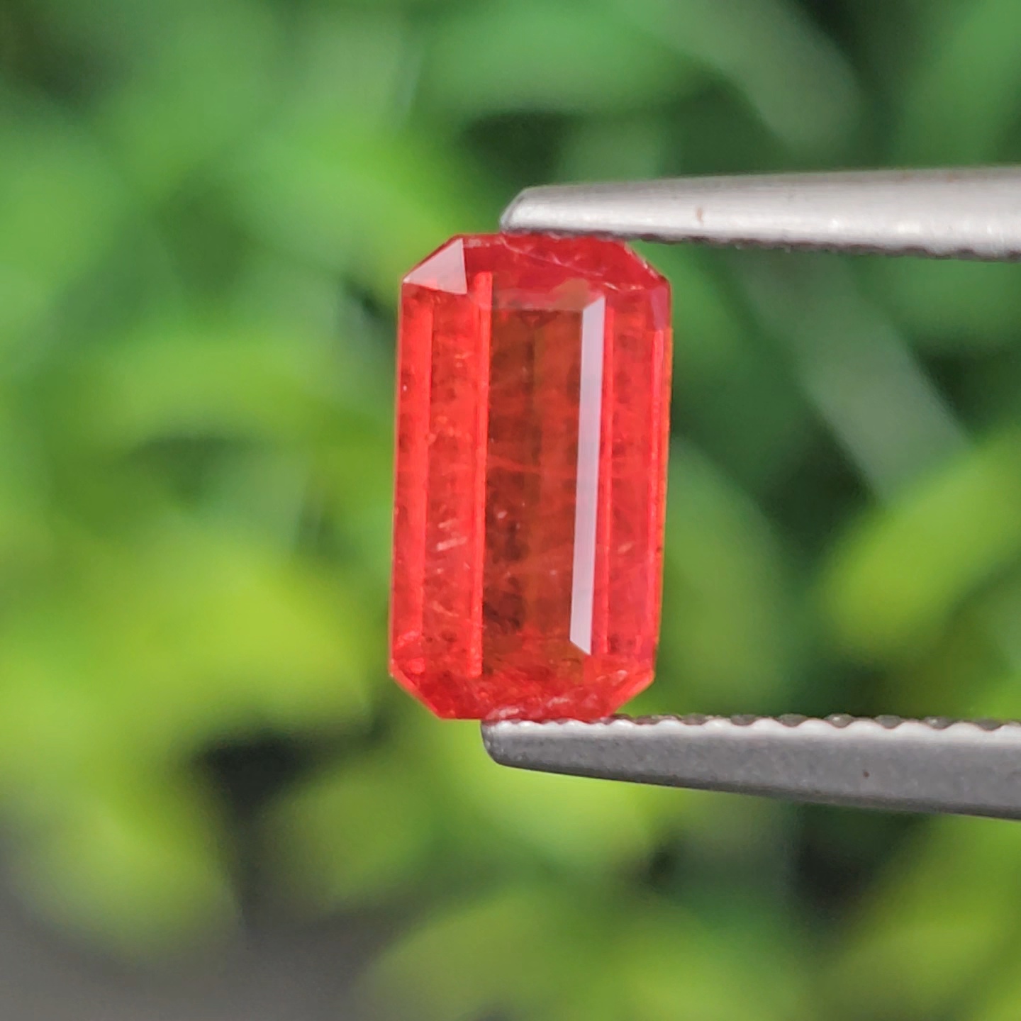 พลอย ออเรนจ์ แซฟไฟร์ Orange Sapphire 1.33 กะรัต (Cts.) พลอยแท้ อัญมณีมงคลประจําวันเกิด เครื่องประดับพลอย