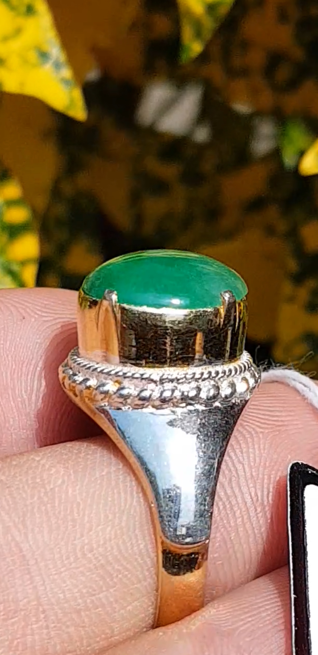 หยก พม่า แท้ Jade แหวนหยก 翡翠戒指 (Jadeite ring) 3.12 กะรัต (Cts.) ดิบ ไม่ผ่านการปรับปรุง (Type A) พม่า (Myanmar)