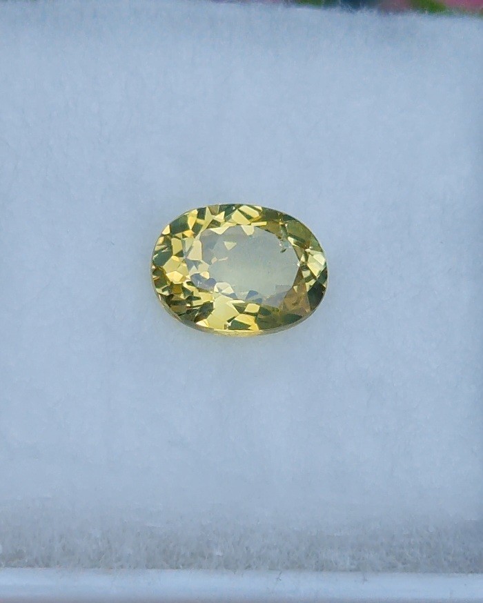พลอย คริโซเบริล (Chrysoberyl) 1.23 กะรัต (Cts.) พลอยแท้ อัญมณีมงคลประจําวันเกิด เครื่องประดับพลอย