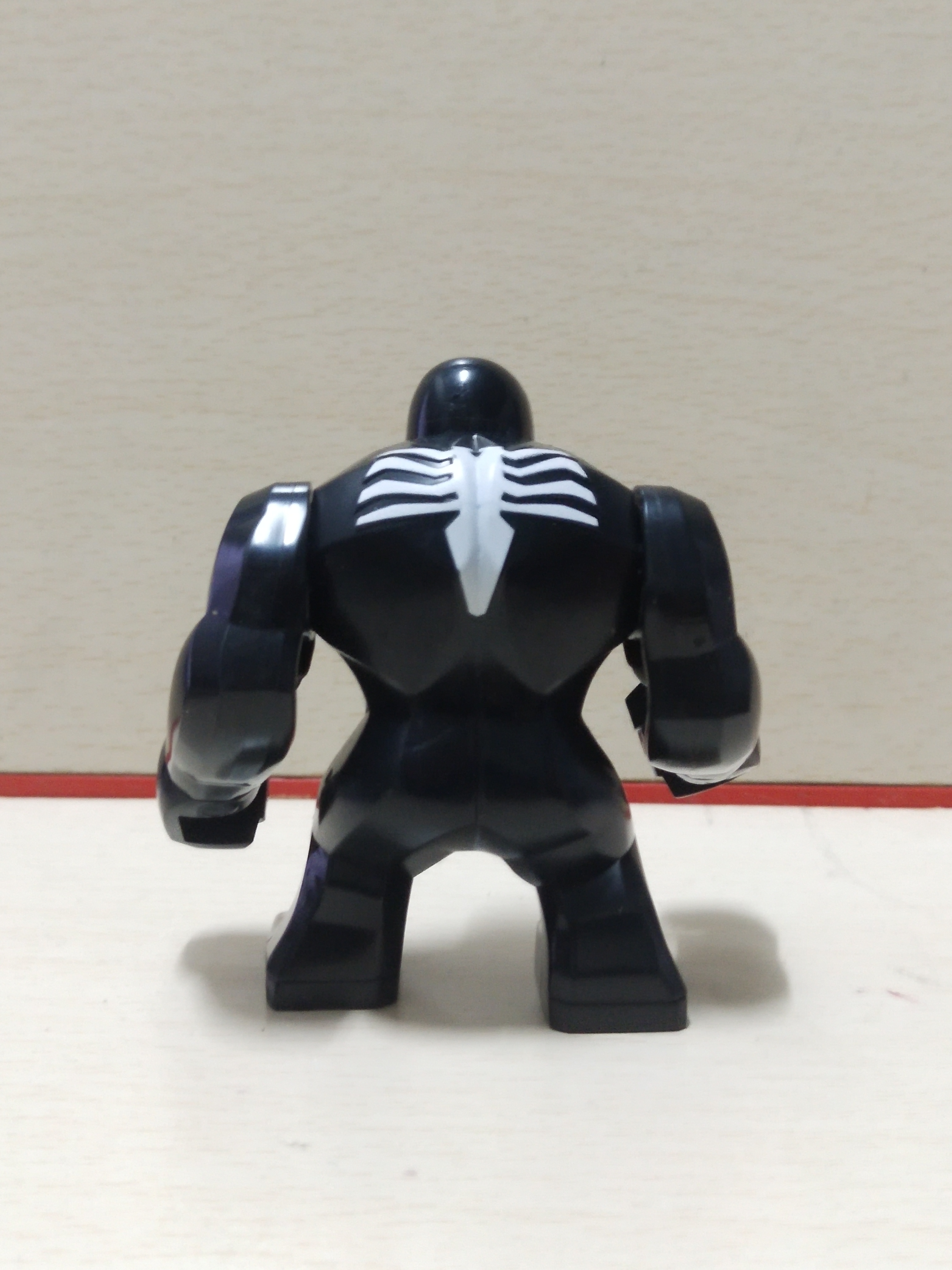 มีหลายภาพ ตุ๊กตาพลาสติกเวน่อมบริค Venom Brick ขนาดประมาณ 3 นิ้ว ของมีตามภาพ