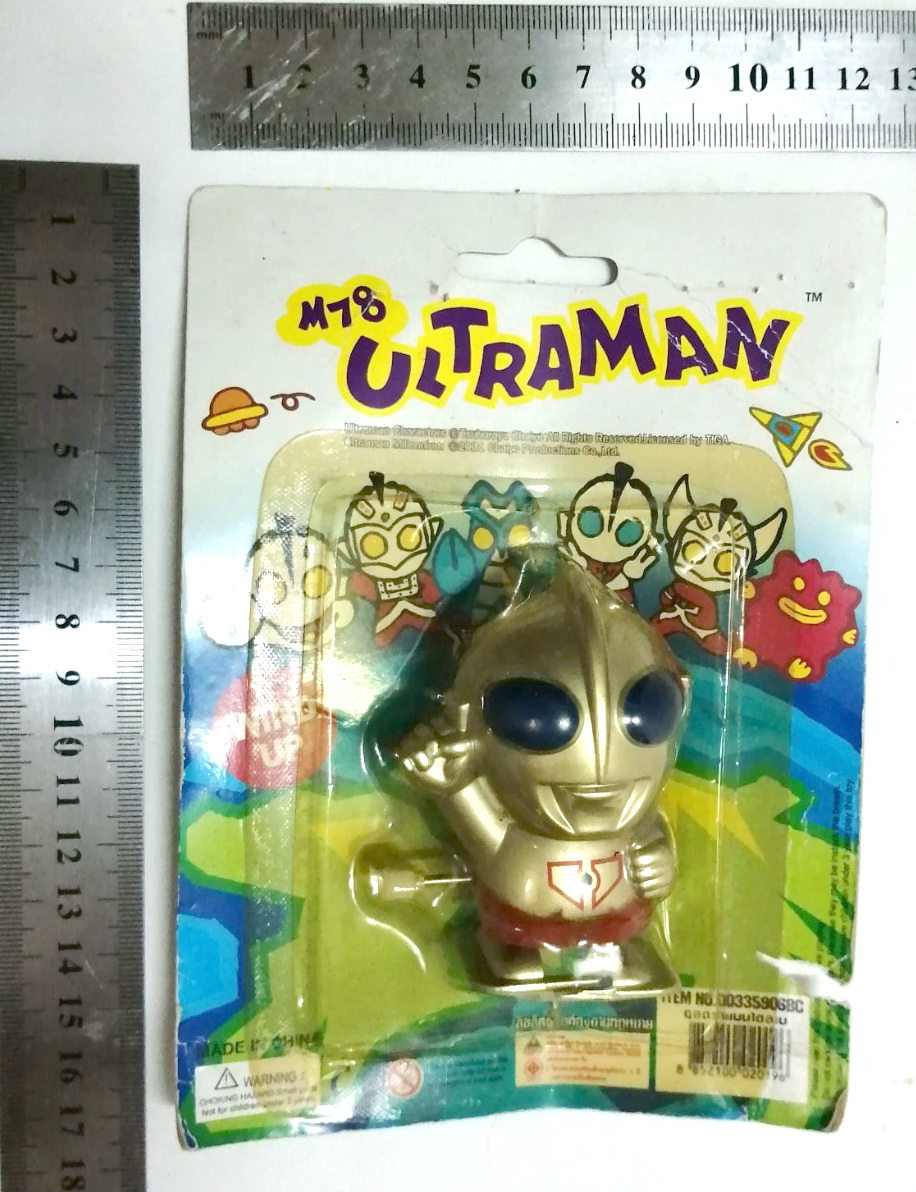 ของสะสมงานสะสมเก่าเก็บ แพคมีรอยยับและงอบ้างตามสภาพ, ตุ๊กตาไขลานอุลตร้าแมนมิลเลนเนียม Wind up doll,Ultraman Millenium , Thai copy right TIGA and CHIYO 2001 งานคนไทยลิขสิทธิ์บ.ไทก้า และไชโยฯ ปี2001 สิบแปดปีมาแล้ว ปัจจุบันหายากถึงยากมาก และอยู่ในแพคแบบนี้ แท