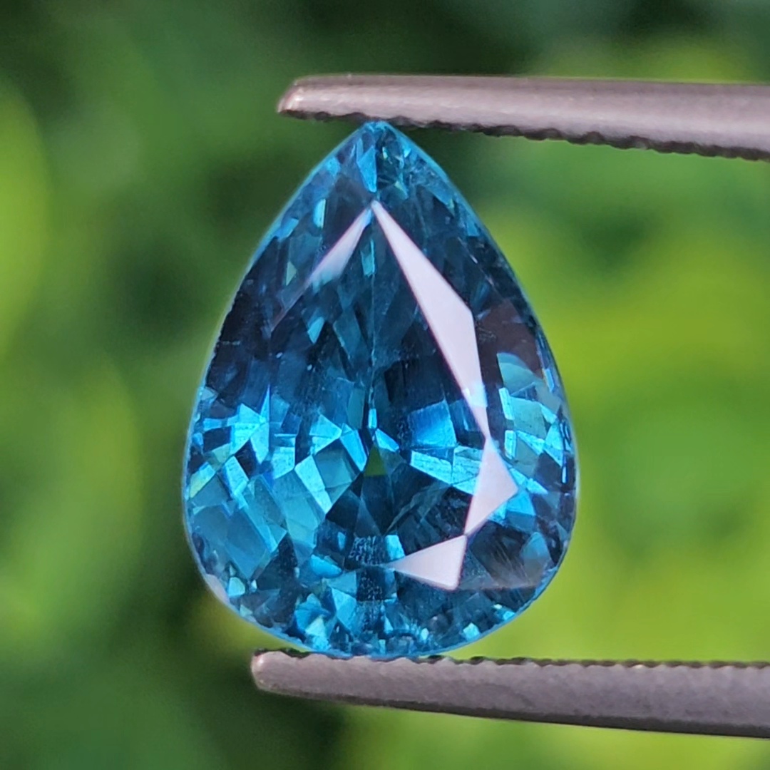 พลอย เพทาย (Zircon) 5.55 กะรัต (Cts.) พลอยแท้ อัญมณีมงคลประจําวันเกิด เครื่องประดับพลอย