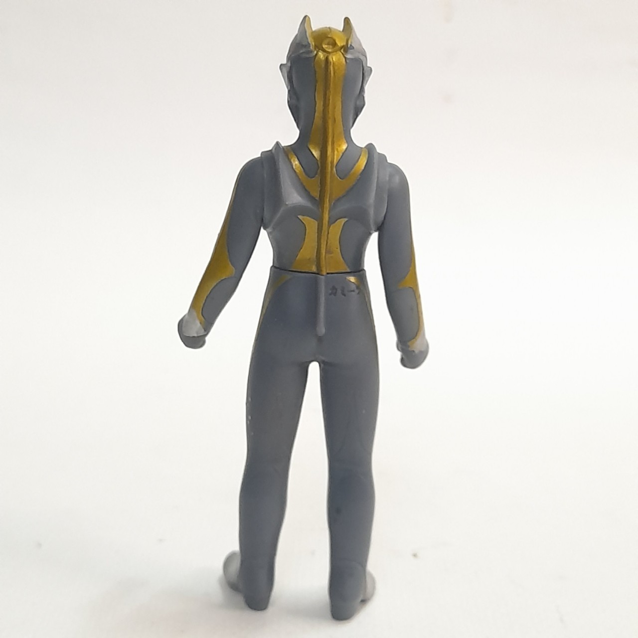 มีหลายภาพ.ซอฟ 3.5-4นิ้ว คามิลล่า จากอุลตร้าแมนทีก้า มือสองสภาพดี มีรอยบ้าง