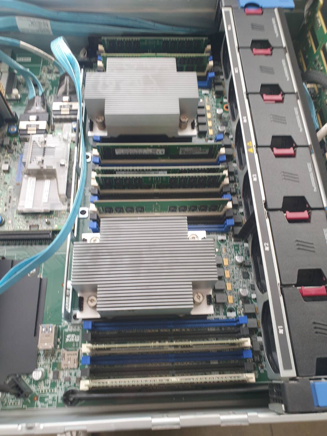 HP DL380 G9 E5-2630v4 x2 Ram 64 GB SAS 6TB x6 Power x2