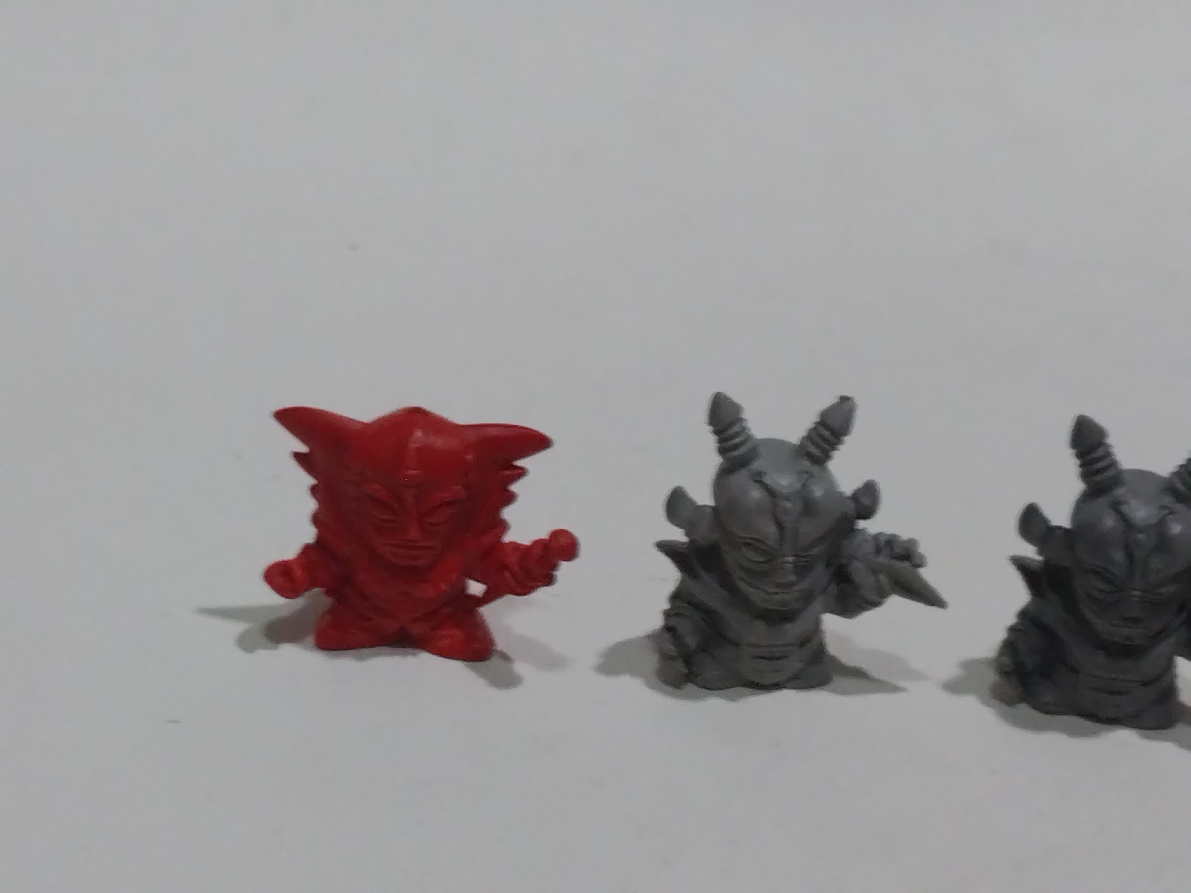 มีหลายภาพ ชุดผู้ร้ายจากยักษ์วัดแจ้งพบจัมโบ้เอSD ขนาดประมาณ 3 ซม.