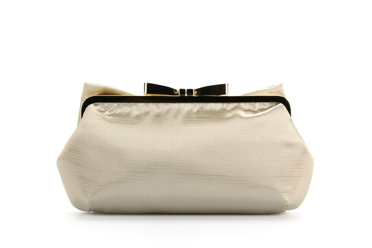 กระเป๋าออกงาน Evening Clutch กระเป๋าออกงาน ผ้าซาตินจับจีบ ปากกระเป๋ารมดำลายดอกไม้ มาพร้อมสายโซ่สั้น งานส่งออกญี่ปุ่น