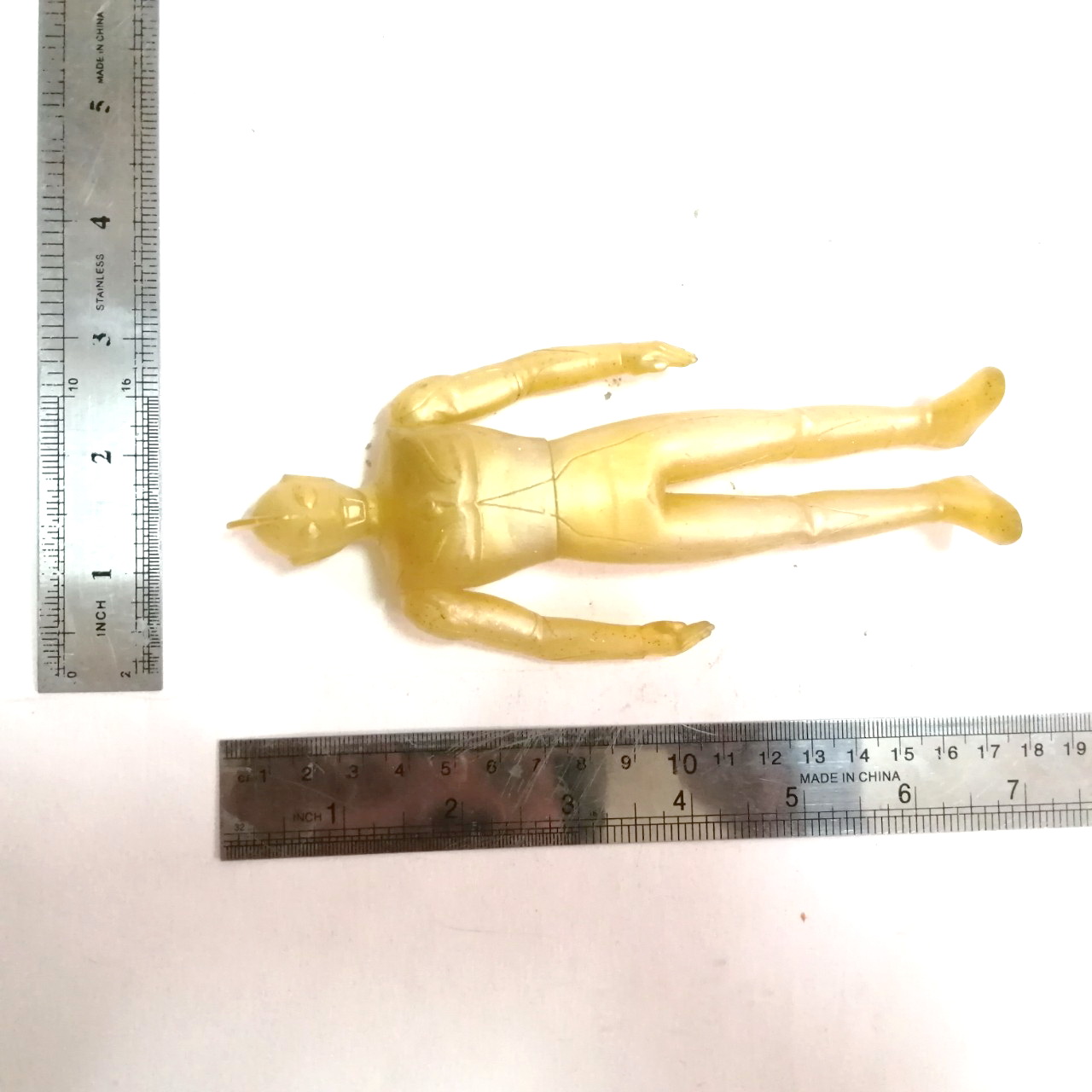 ซอฟ 6.5 นิ้ว ขนาดตามรูป อุลตร้าแมนคอสมอส ตัวพิเศษ ใสใส่กากเพชร สภาพดี **มีรอยบ้าง ตามภาพ งานเก่าปี2001