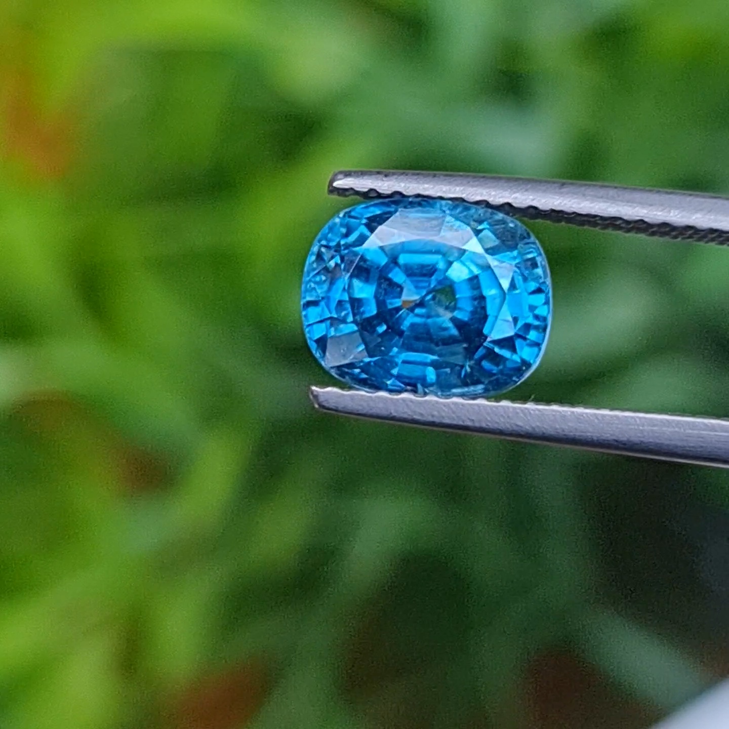 พลอย เพทาย (Zircon) 3.66 กะรัต (Cts.) พลอยแท้ อัญมณีมงคลประจําวันเกิด เครื่องประดับพลอย