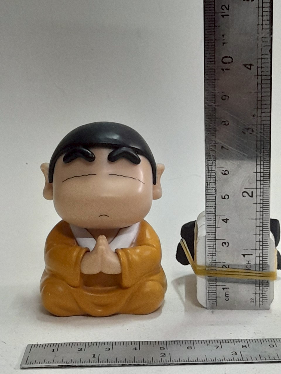 มีหลายภาพ ชินจังใส่ชุดคอสพระ ขนาดตามภาพ