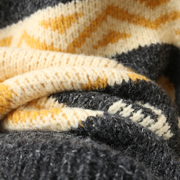 CARDIGAN เสื้อคลุมไหมพรมคอวี ผ้าหนานุ่มถักลายวินเทจ (12270B)