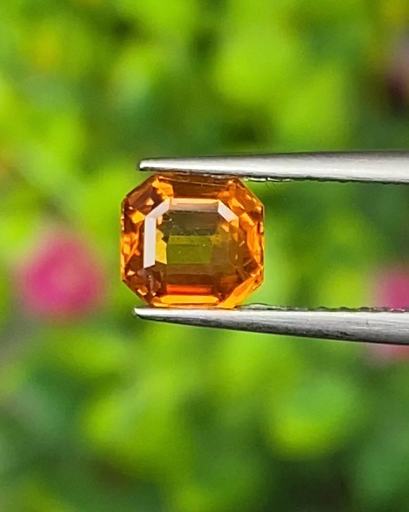 พลอย บุษราคัม Yellow Sapphire 1.03 กะรัต (Cts.) พลอยแท้ อัญมณีมงคลประจําวันเกิด เครื่องประดับพลอย