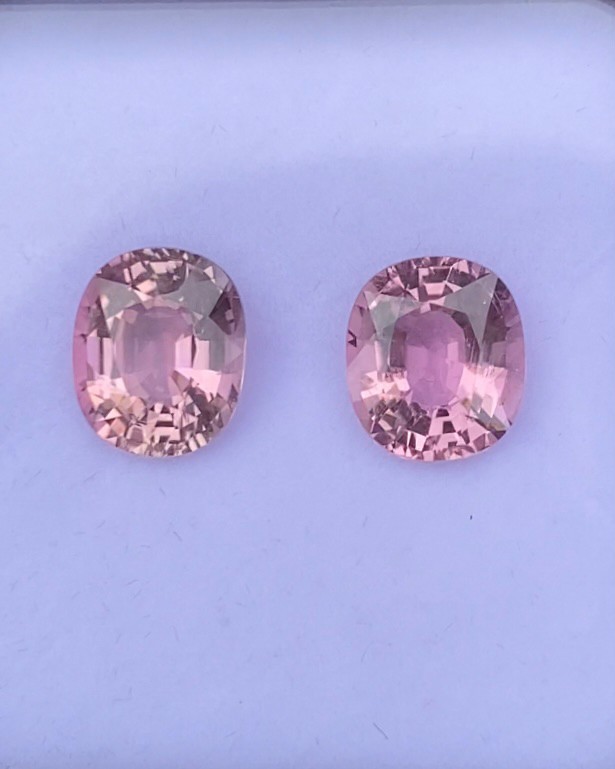 พลอย ชมพู พิ้งค์ ทัวร์มารีน (Pink Tourmaline) 2 เม็ด (Pcs.) 8.09 กะรัต (Cts.) อัญมณีมงคลประจําวันเกิด เครื่องประดับพลอย