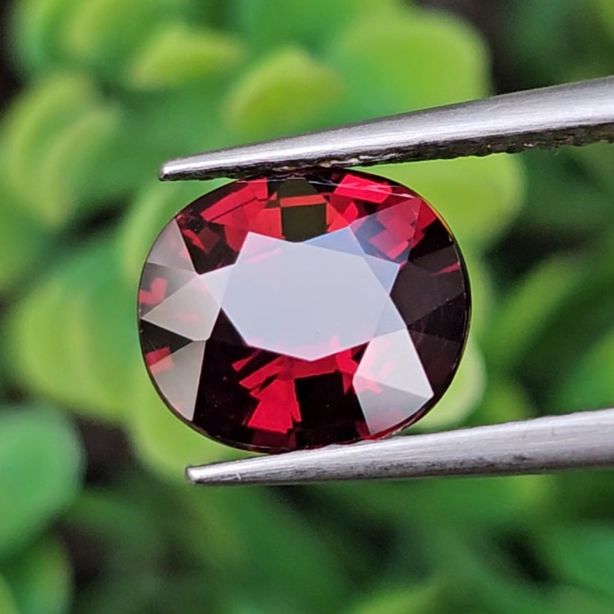 พลอย สปิเนล (Spinel) 1.93 กะรัต (Cts.) ดิบ (Unheated) พลอยแท้ อัญมณีมงคลประจําวันเกิด เครื่องประดับพลอย