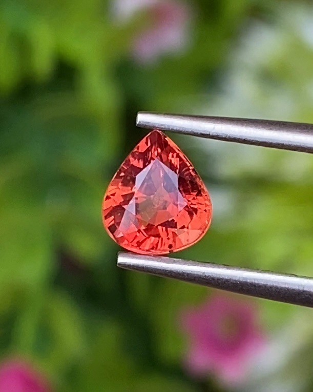 พลอย ออเรนจ์ แซฟไฟร์ Orange Sapphire 0.99 กะรัต (Cts.) พลอยแท้ อัญมณีมงคลประจําวันเกิด เครื่องประดับพลอย