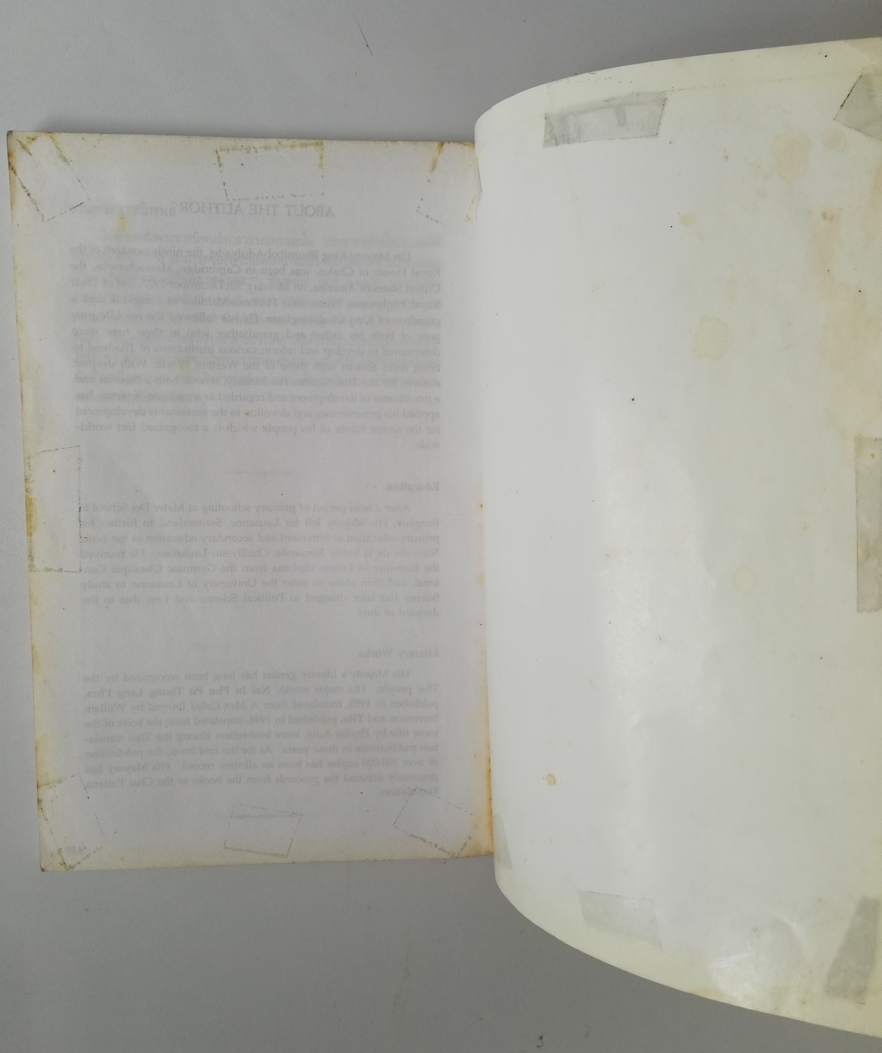 พระราชนิพนธ์เรื่อง 'พระมหาชนก 'ฉบับการ์ตูน หนังสือมีตำหนิ โปรดครวจสอบทุกภาพ พระราชนิพนธ์ในพระบาทสมเด็จพระเจ้าอยู่หัวภูมิพลอดุลยเดชฯ พิมพ์ครั้งแรก พ.ศ. 2542