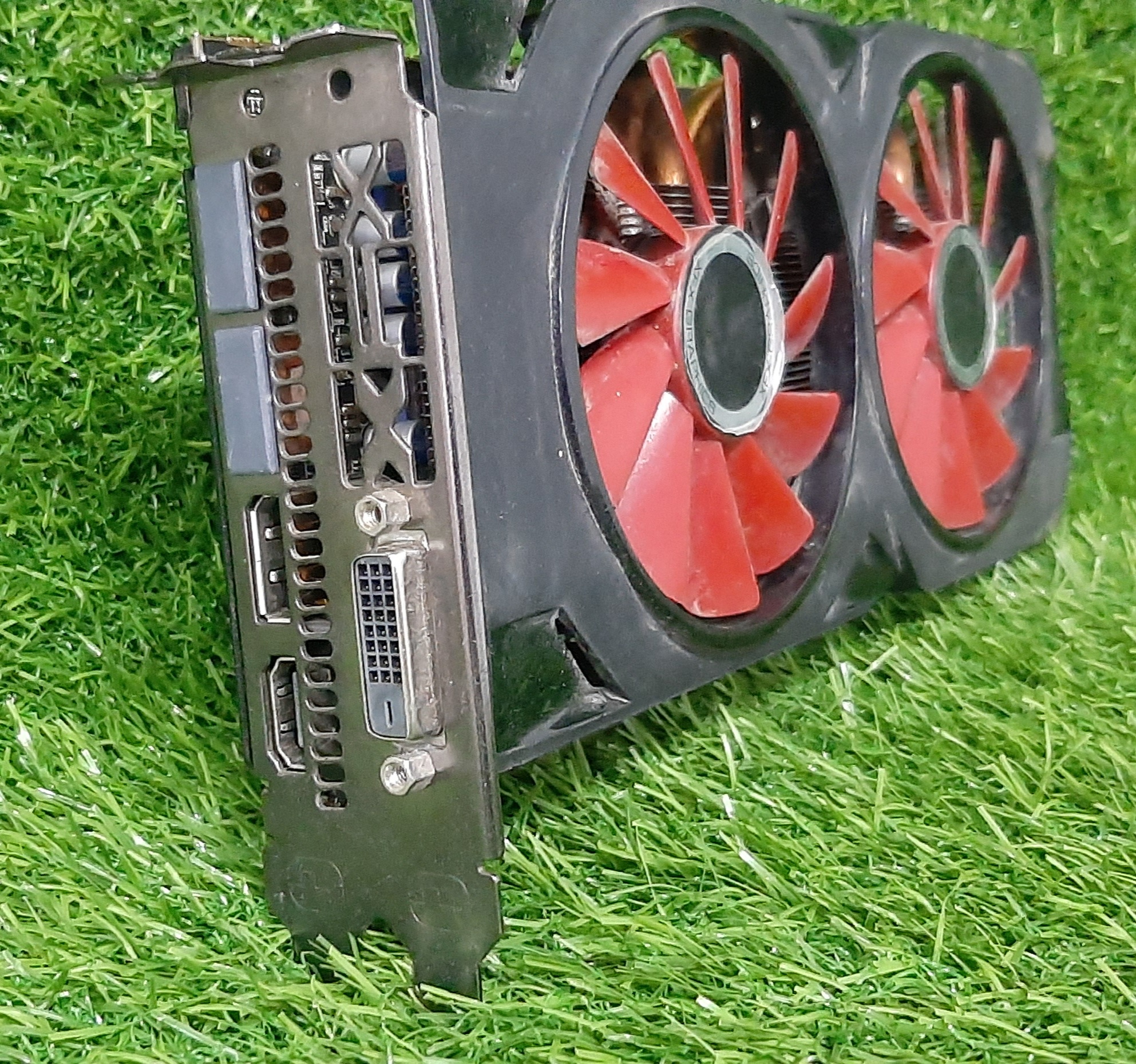 การ์ดจอแสดงผลมือสอง ประกันร้าน 1 เดือน XFX RX570 4GB DDR5