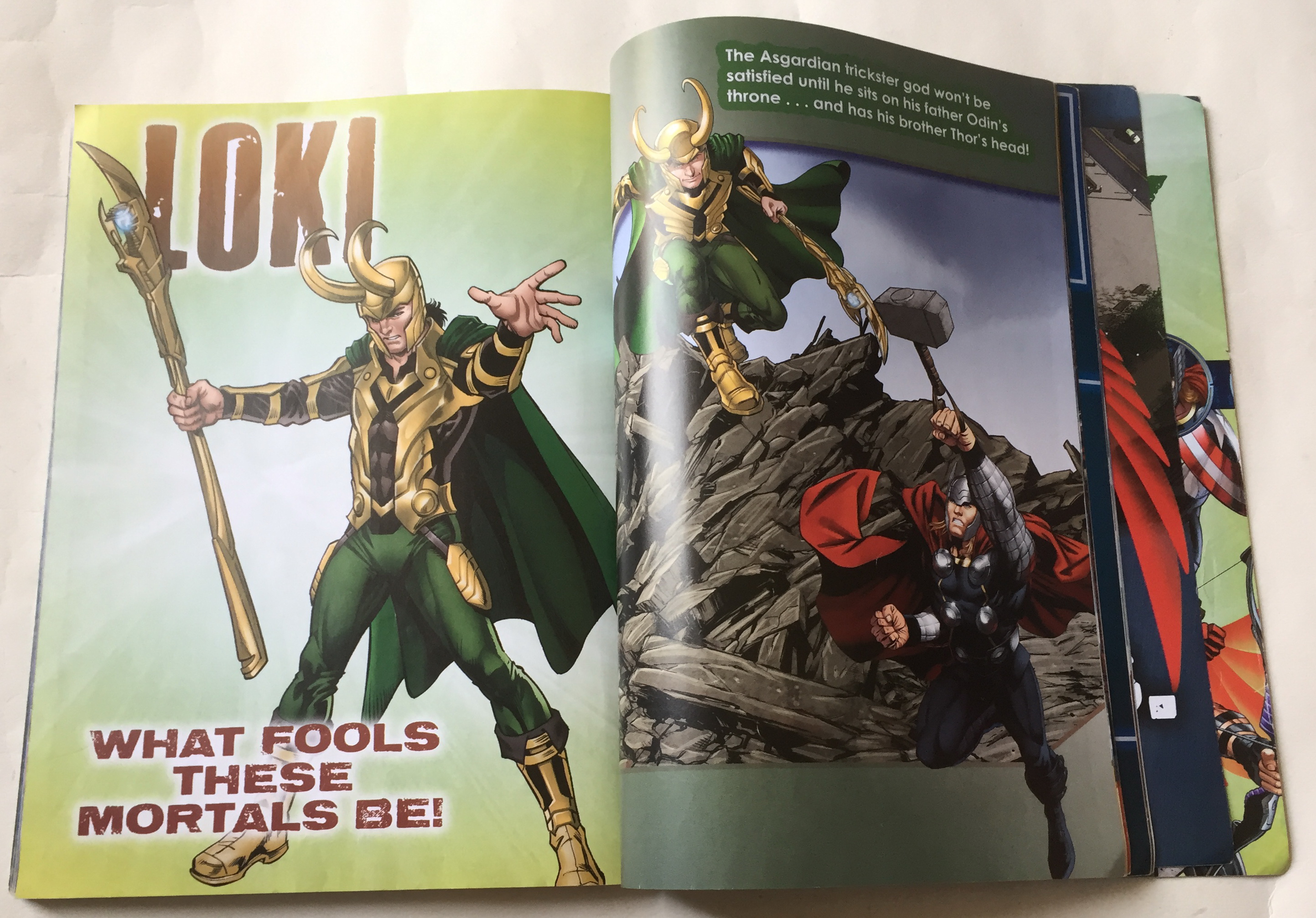 มีหลายภาพ, Marvel Assemble in Action หนังสือภาพการ์ตูนสีทั้งเล่ม Marvel Comic Marvel Poster-A-Page ฉบับภาษาอังกฤษพร้อมโปสเตอร์ในเล่ม