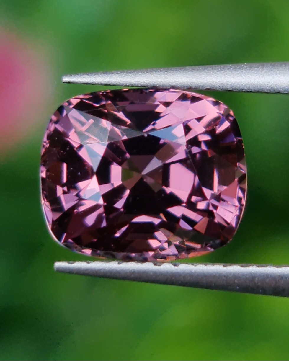 พลอย สปิเนล พม่า Spinel Myanmar 2.04 กะรัต (Cts.) ดิบ Unheated พลอยแท้ อัญมณีมงคลประจําวันเกิด เครื่องประดับพลอย