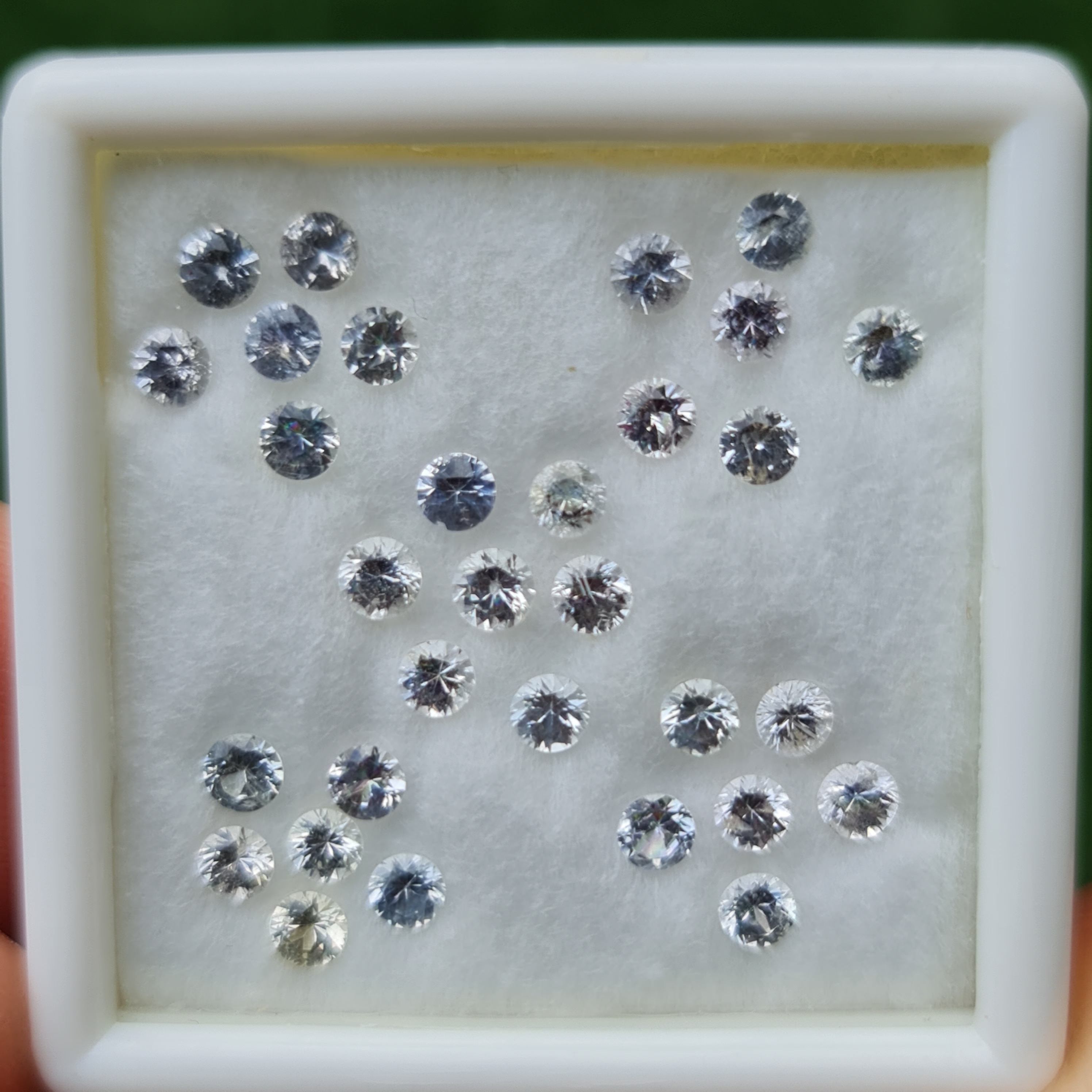 พลอย ขาว ไวท์ แซฟไฟร์ White Sapphire 31 เม็ด 3.67 กะรัต (Cts.)พลอยแท้ อัญมณีมงคลประจําวันเกิด เครื่องประดับพลอย