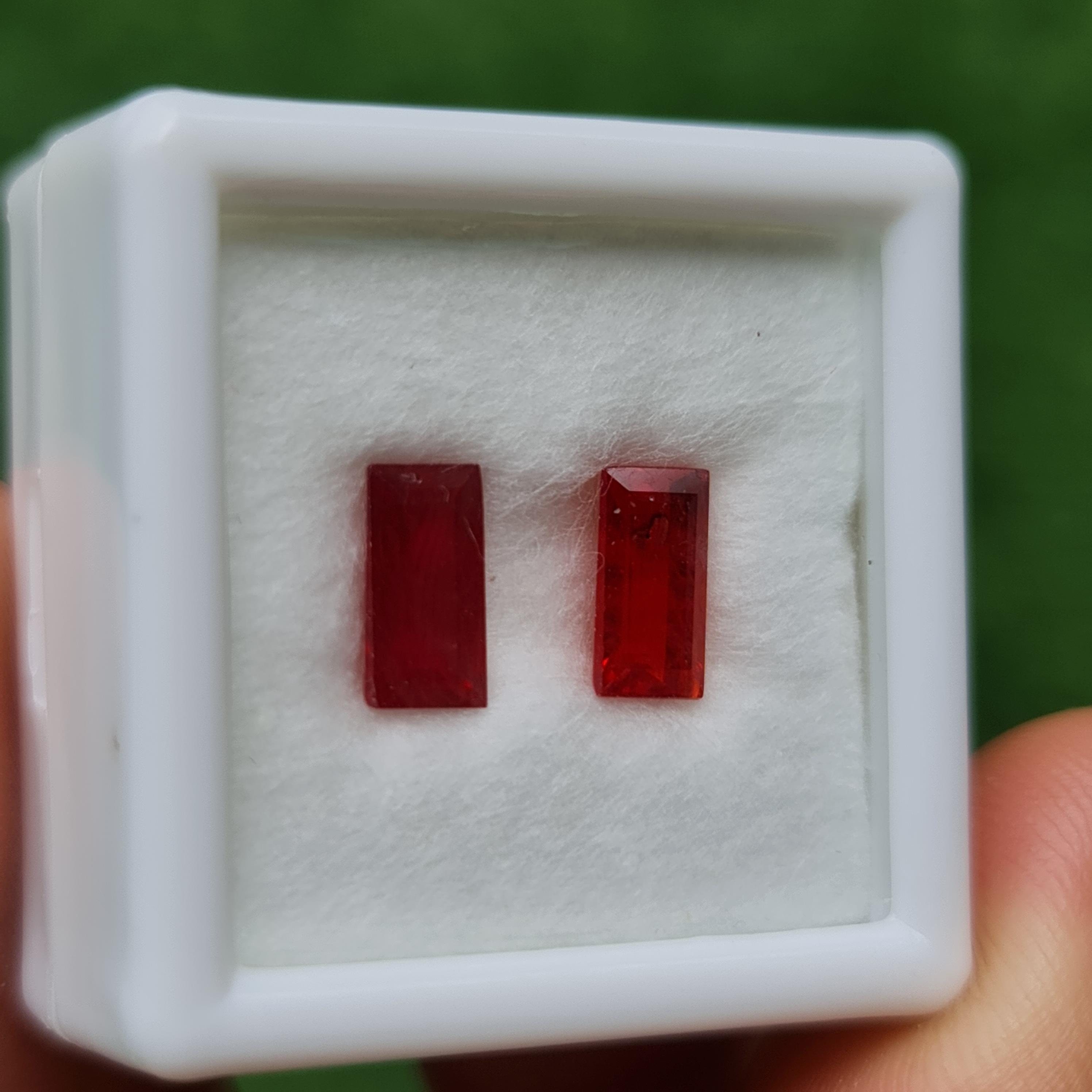 พลอย คู่ ออเรนจ์ แซฟไฟร์ Orange Sapphire 2 เม็ด 2.01 กะรัต (Cts.) พลอยแท้ อัญมณีมงคลประจําวันเกิด เครื่องประดับพลอย