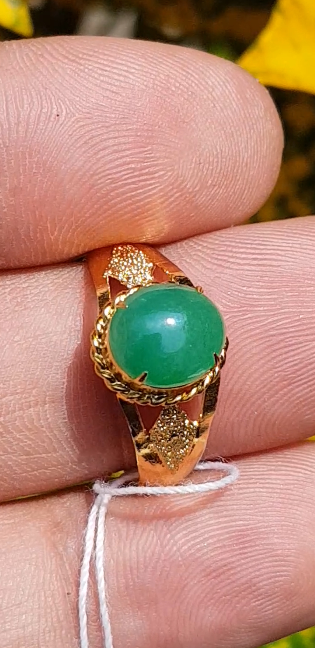 หยก พม่า แท้ Jade แหวนหยก 翡翠戒指 (Jadeite ring) ดิบ 1.30 กะรัต (Cts.) ไม่ผ่านการปรับปรุง (Type A) พม่า (Myanmar)