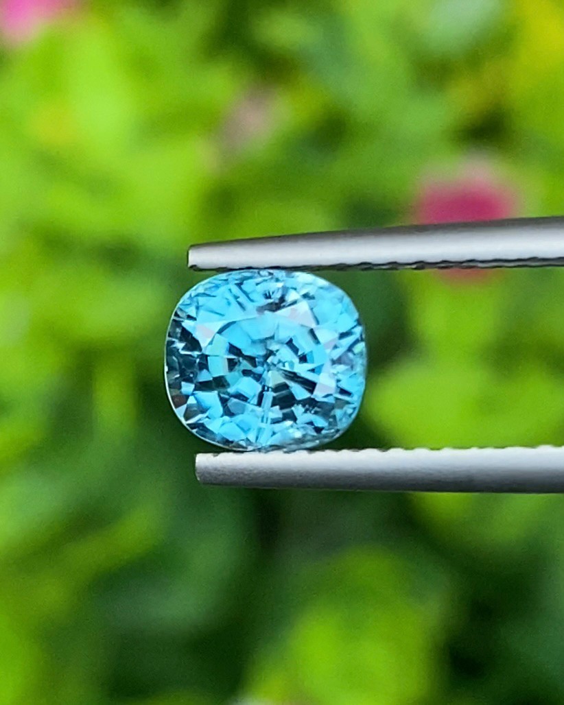 พลอย เพทาย Natural Zircon 2.27 กะรัต (Cts.) พลอยแท้อัญมณีมงคล ประจําวันเกิด เครื่องประดับพลอย