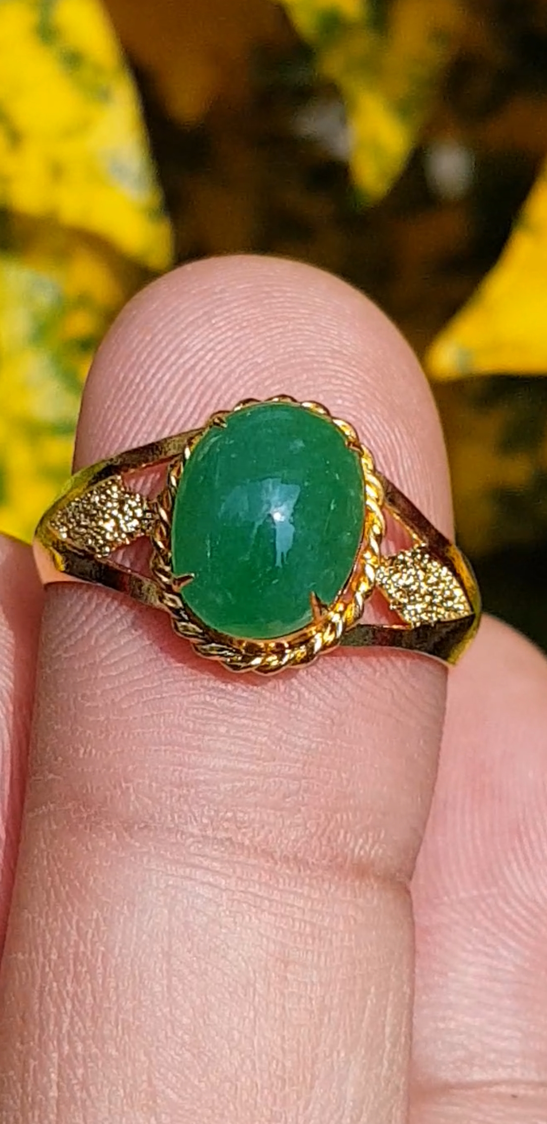 หยก พม่า แท้ Jade แหวนหยก 翡翠戒指 (Jadeite ring) 1.47 กะรัต (Cts.) Size 56 ดิบ ไม่ผ่านการปรับปรุง (Type A) พม่า (Myanmar)