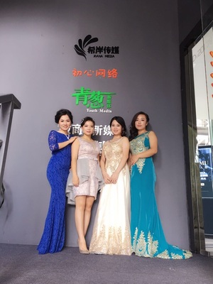 Pre-order ชุดราตรีสั้น แขนกุด คอวี ซีทรู เซ็กซี่ แต่งเลื่อมทั้งชุด แต่งผ้าตาข่ายระบาย เชือกผูกหลัง