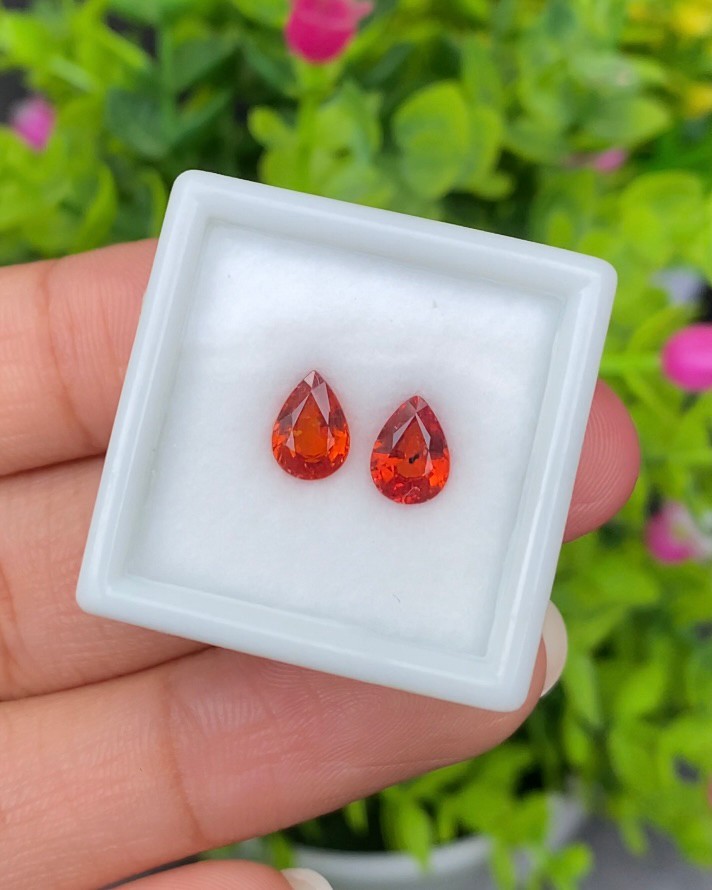 พลอย คู่ ออเรนจ์ แซฟไฟร์ Orange Sapphire 2 เม็ด 1.92 กะรัต (Cts.) พลอยแท้ อัญมณีมงคลประจําวันเกิด เครื่องประดับพลอย