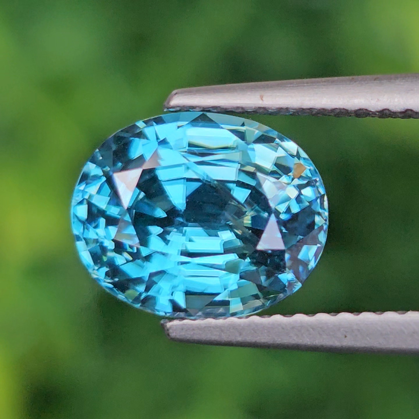พลอย เพทาย (Zircon) 4.65 กะรัต (Cts.) พลอยแท้ อัญมณีมงคลประจําวันเกิด เครื่องประดับพลอย