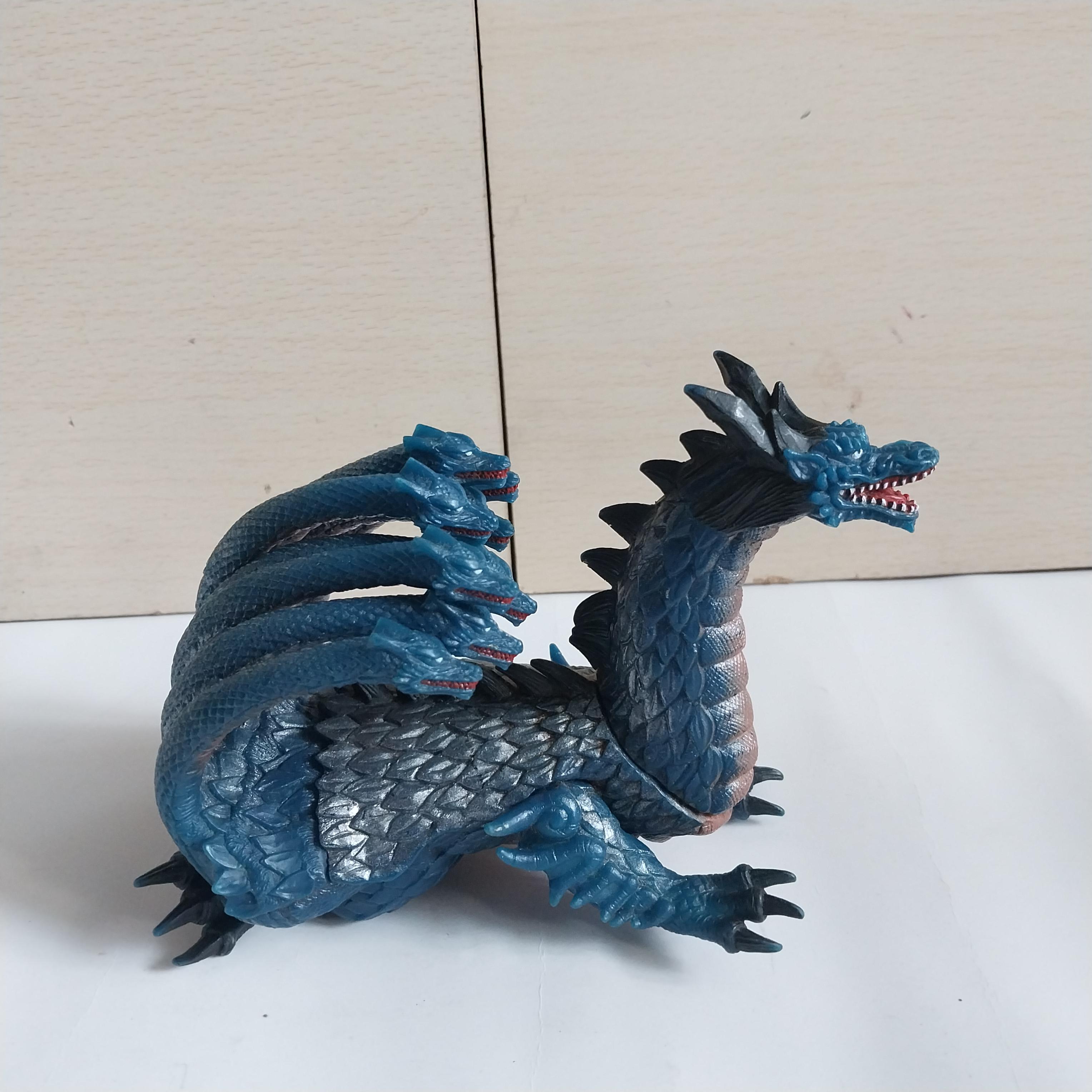 ซอฟ6นิ้ว ขนาดตามรูป,มังกร มิซึโนะเอะโนะริว มังกร9หัว จากอุลตร้าแมนไกอา สภาพดีืมีรอยถลอกเล็กน้อย