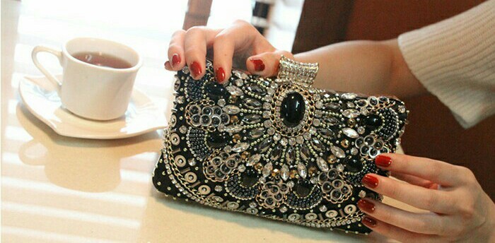 พร้อมส่ง Evening Clutch กระเป๋าออกงาน สีดำ แต่งเลื่อม และมุก สุดหรู พร้อมสายโซ่สะพายสั้น/ยาว ทรงสี่เหลี่ยม สำเนา