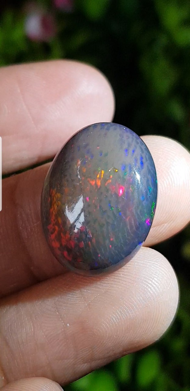 พลอย แบล็ก โอปอล Black Opal 13.73 กะรัต (Cts.) พลอยแท้ อัญมณีมงคลประจําวันเกิด เครื่องประดับพลอย