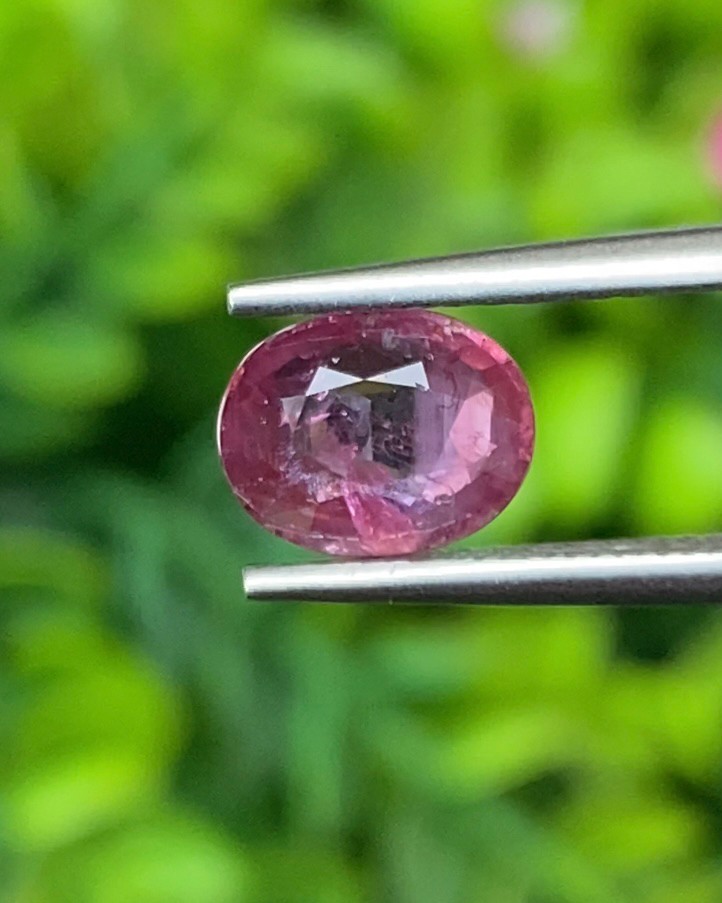 พลอย ทับทิม Ruby sapphire 1.65 กะรัต (Cts) ดิบ Unheated พลอยแท้ อัญมณีมงคลประจําวันเกิด เครื่องประดับพลอย