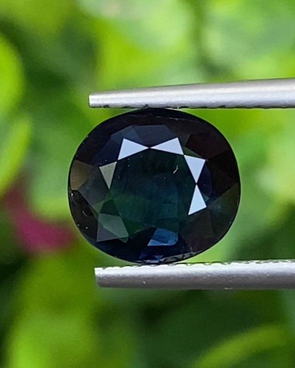 พลอย ไพลิน Blue Sapphire 2.02 กะรัต (Cts.) พลอยแท้ อัญมณีมงคลประจําวันเกิด เครื่องประดับพลอย