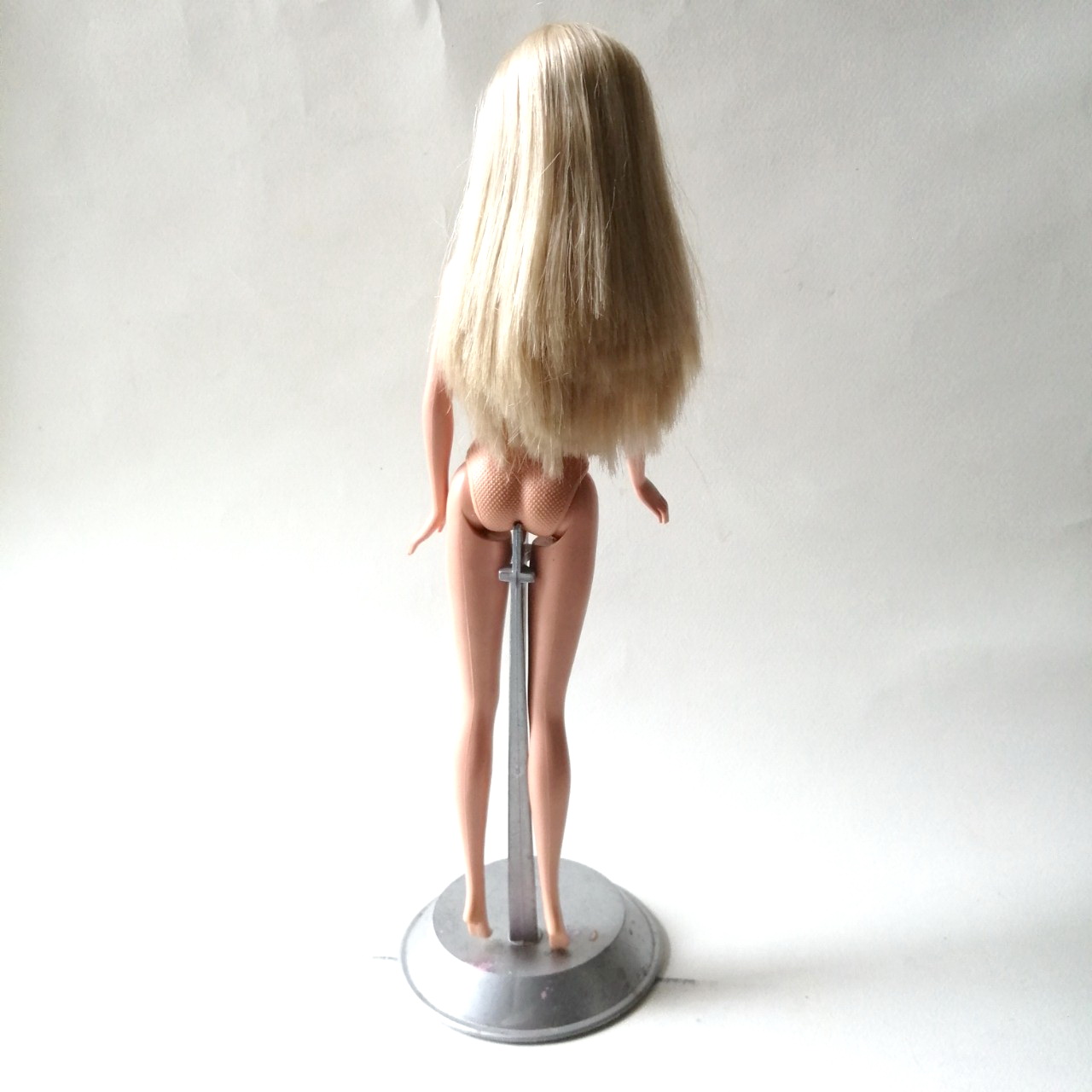 ตุ๊กตาบาร์บี้ Mattel 1999 Indonesia ผมทอง ขายาง พับงอได้ ไม่รวมฐาน