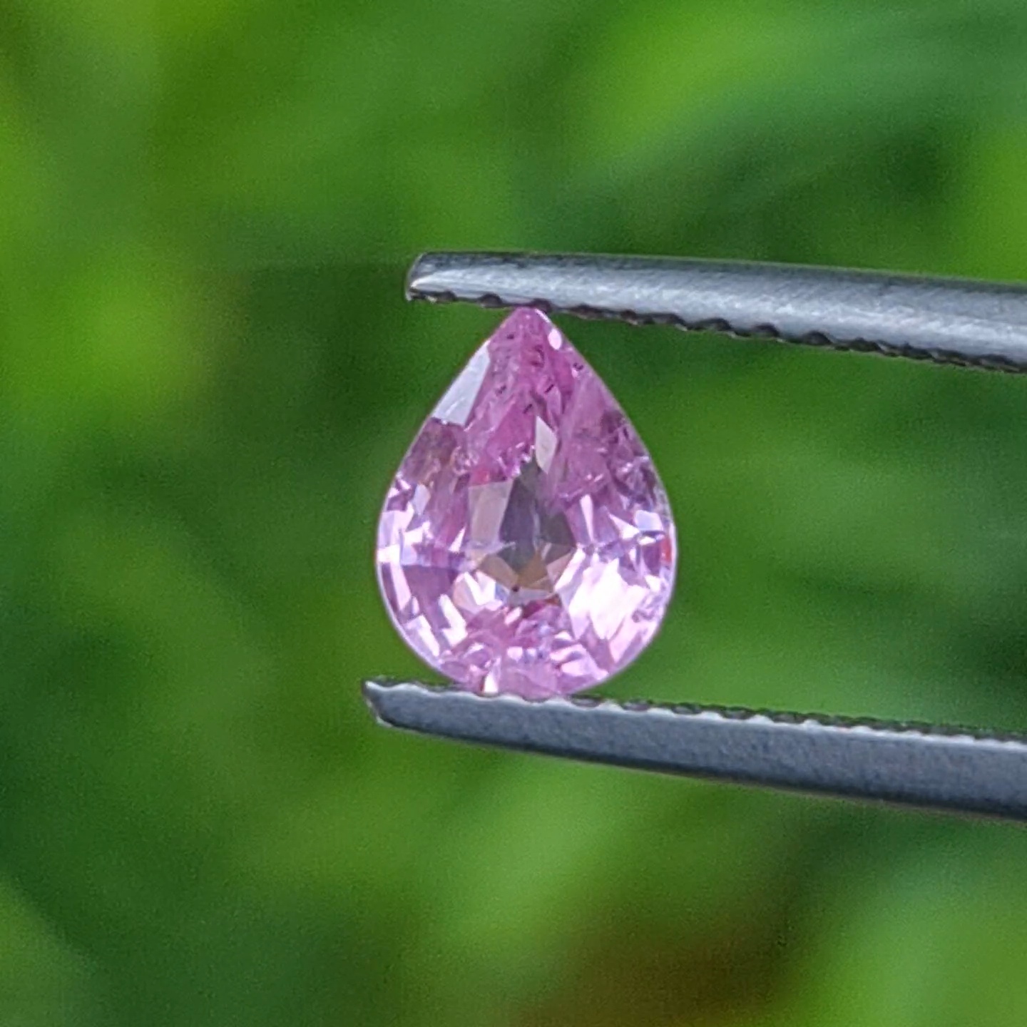 พลอย ชมพู พิ้ง แซฟไฟร์ Pink Sapphire 0.78 กะรัต (Cts.) พลอยแท้ อัญมณีมงคลประจําวันเกิด เครื่องประดับพลอย