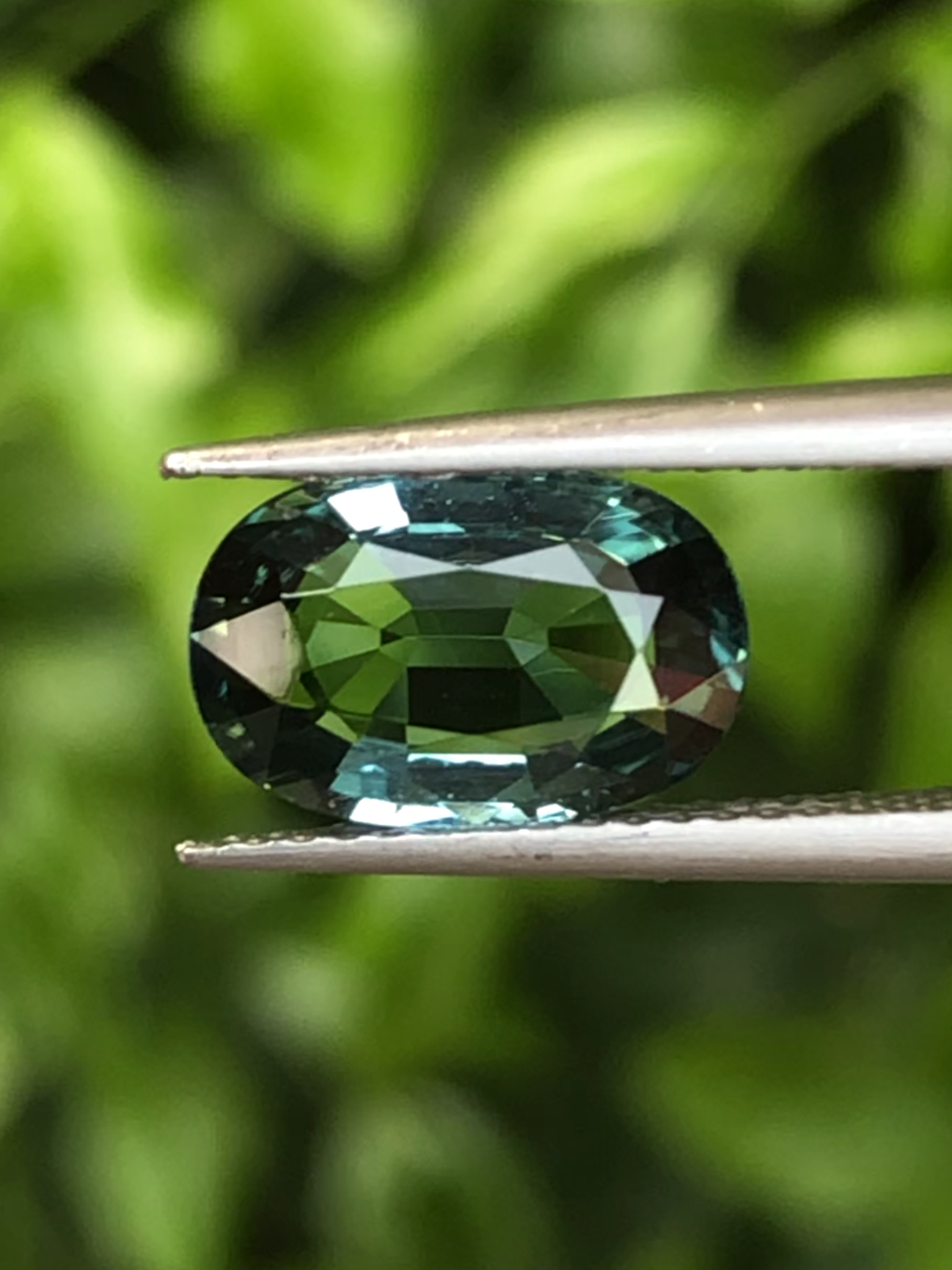พลอย สปิเนล Spinel 1.90 กะรัต (Cts.) VVS พลอยแท้ อัญมณีมงคลประจําวันเกิด เครื่องประดับพลอย