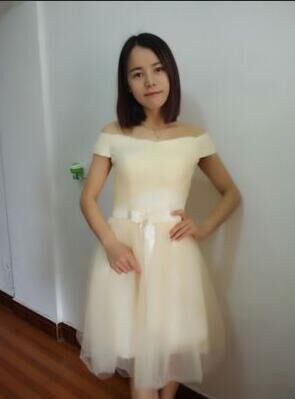 Pre-order ชุดราตรีสั้น ไหล่ปาด อัดพลีท แต่งโบว์คาดเอว กระโปรงตาข่าย เชือกผูกหลัง